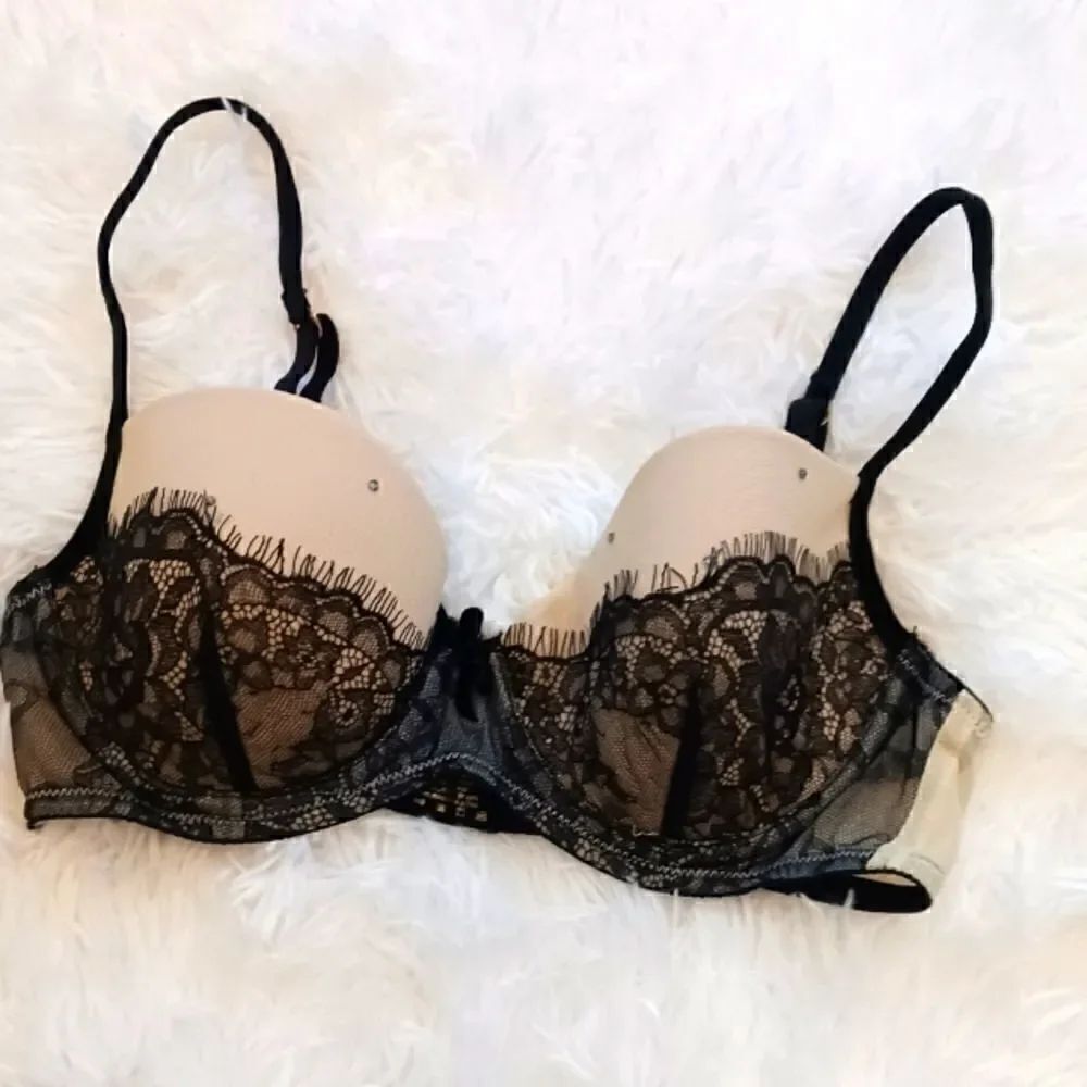 Daisy Fuentes Underwire Bra 34B Lace with Rhinestones